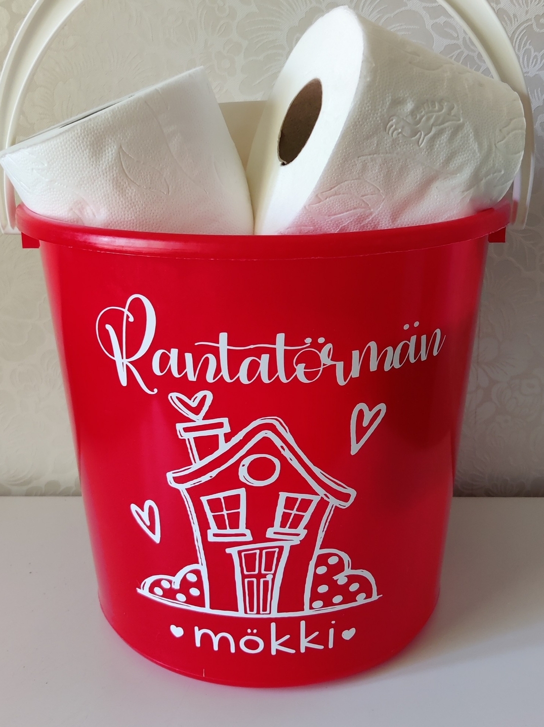 Ämpärillä omalla tekstillä
